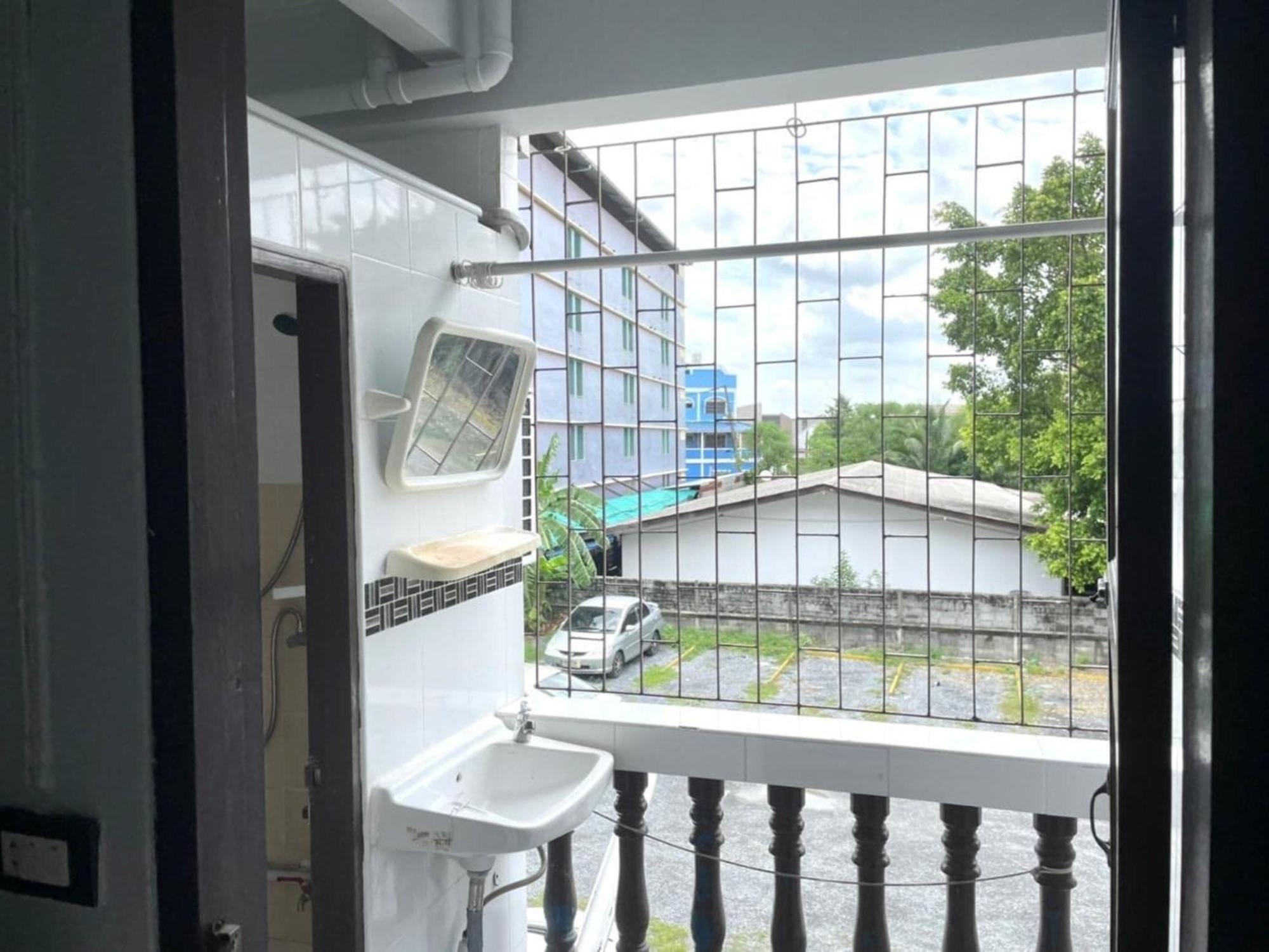 ジー レジデンス ラームイントラー バンコク都 エクステリア 写真